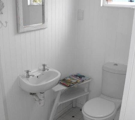 Die Blou Huis Toilet upstairs Die Blou Huis Toilet upstairs